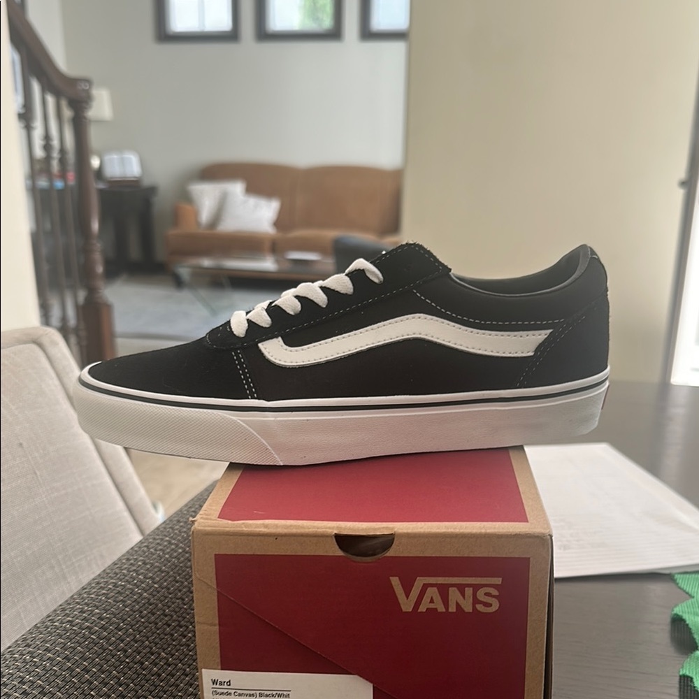 Vans Men's Black and White Sneakers